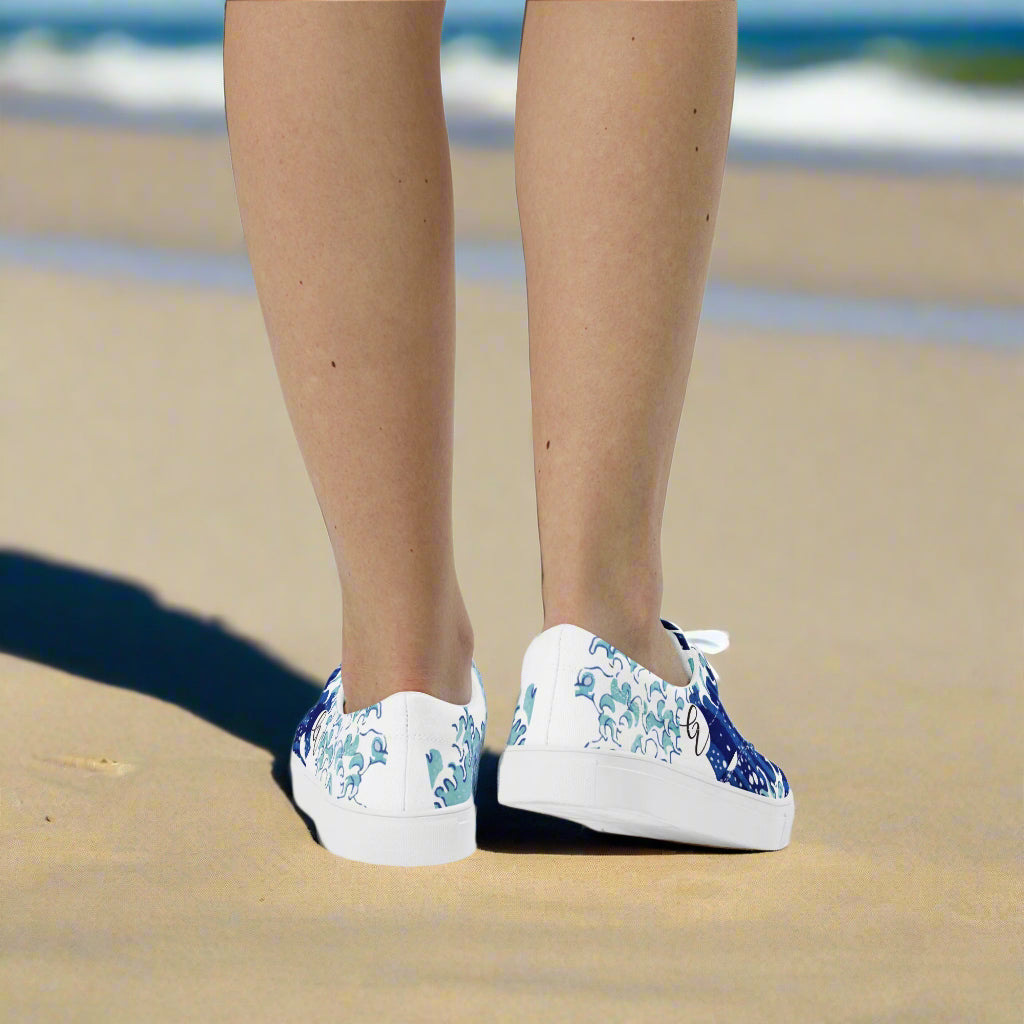 Wave Patterned Lace-up Canvas Shoes